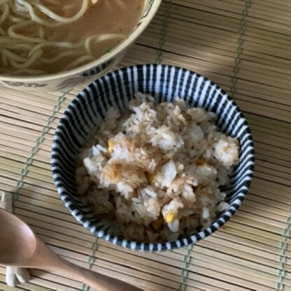 紅一点なくってスミマセ、ママパパさん。持ってるものでお昼にざざざと、ちょっと雑いのは麺も同時進行だったから…な汚れポスミマセ、でも糖質野郎が大喜びでしたゴチソ様